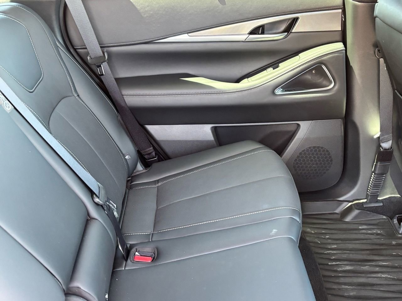 Certified 2026 INFINITI QX60 Luxe w/ Cargo Package FWD image 11