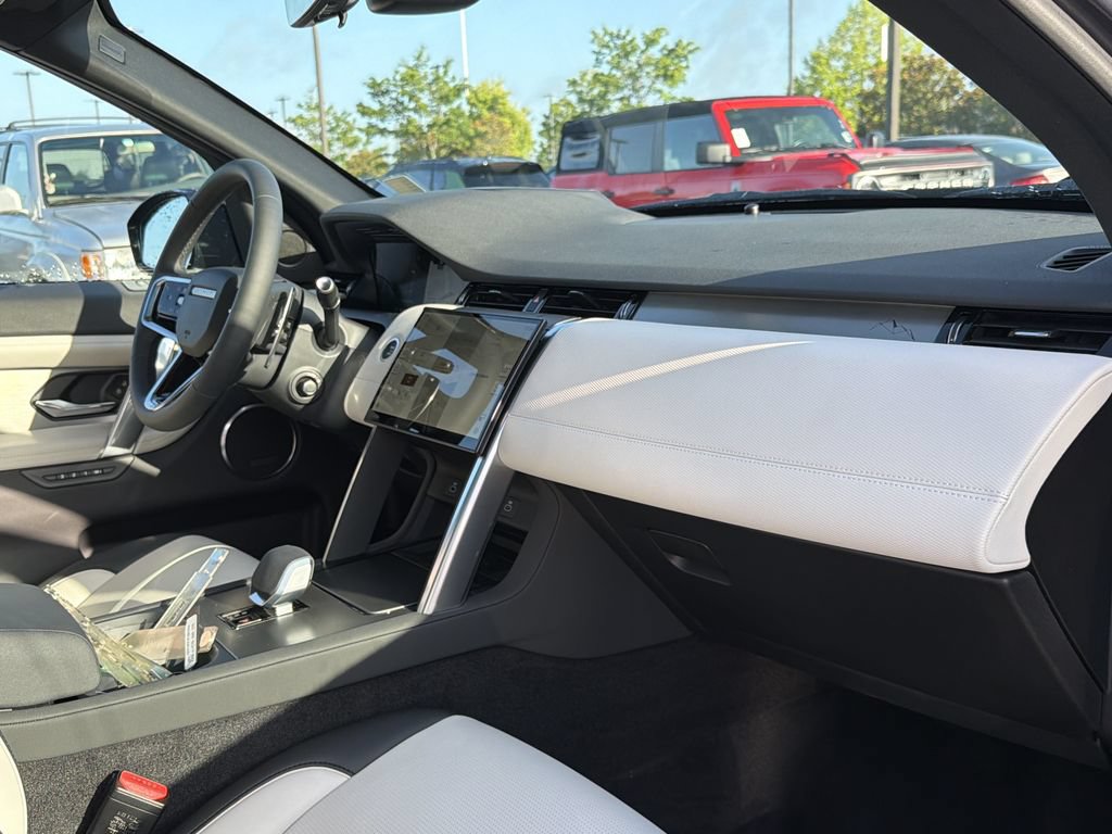New 2026 Land Rover Discovery Sport Landmark AWD/4WD image 11
