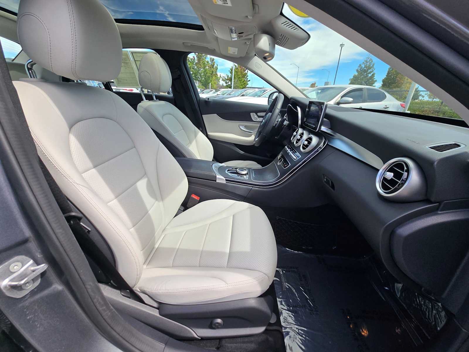 Used 2017 Mercedes-Benz C 300 Sedan image 10