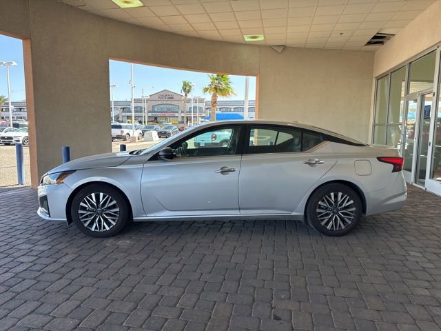 Used 2024 Nissan Altima 2.5 SV image 2