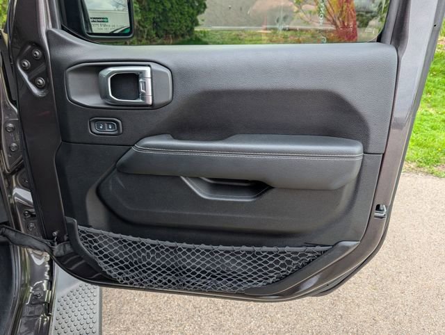 Used 2019 Jeep Wrangler Unlimited Sahara AWD/4WD image 33