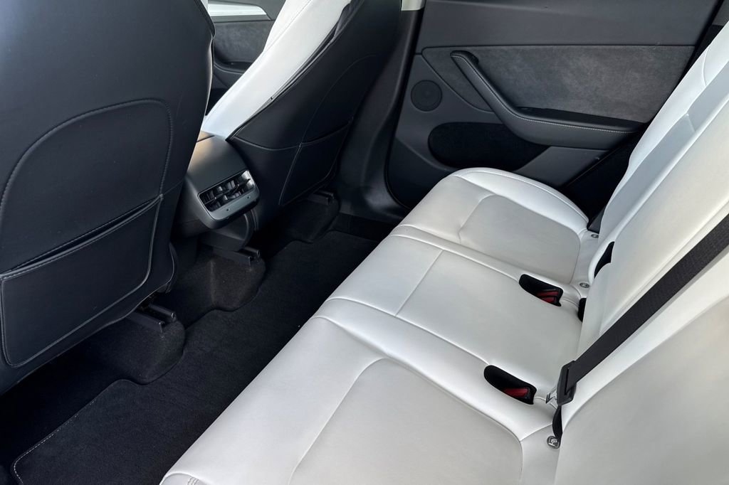 Used 2024 Tesla Model Y Performance image 11