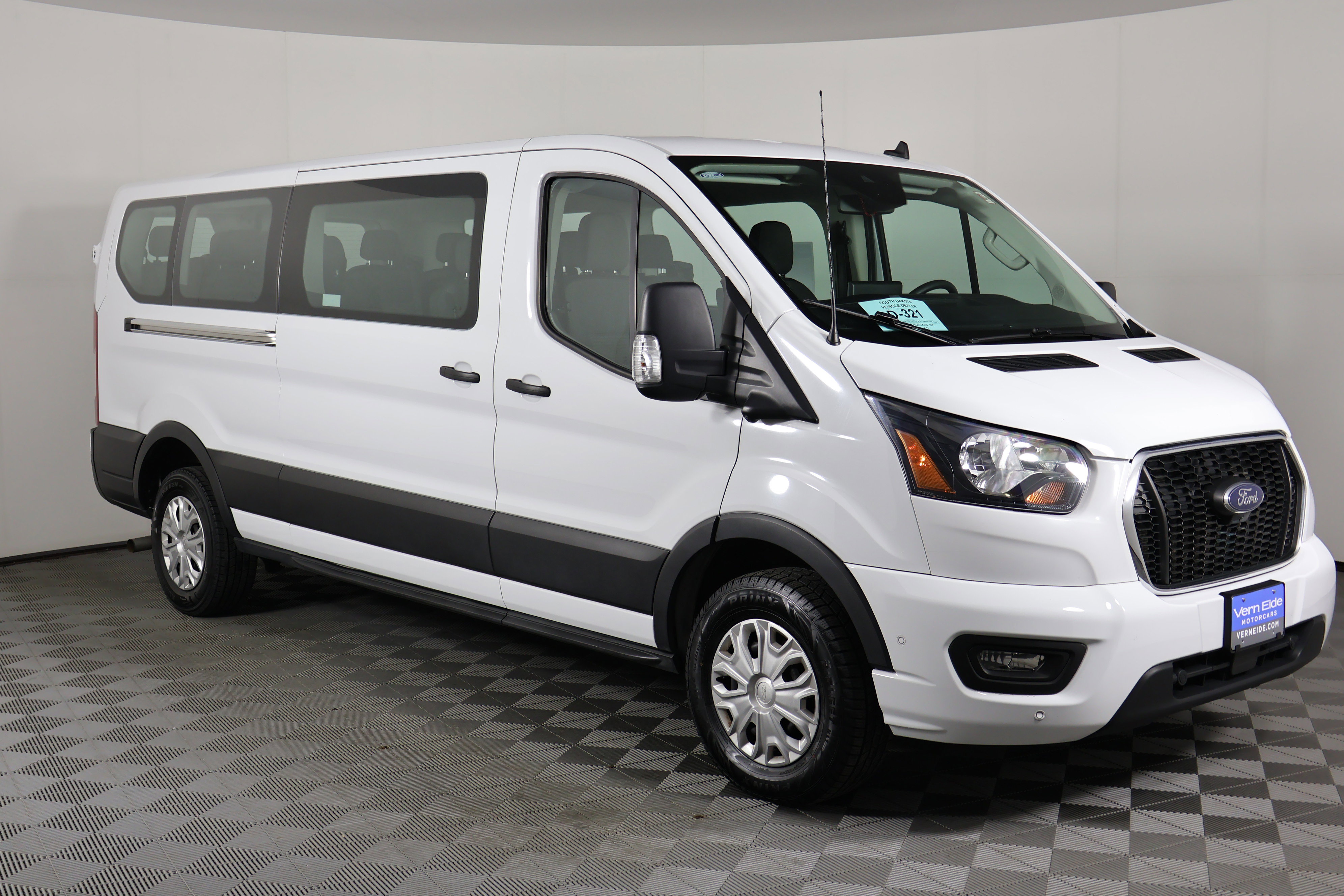Used 2023 Ford Transit 350 XLT image 4