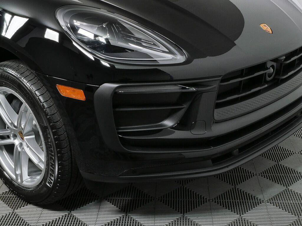Certified 2026 Porsche Macan AWD/4WD image 36