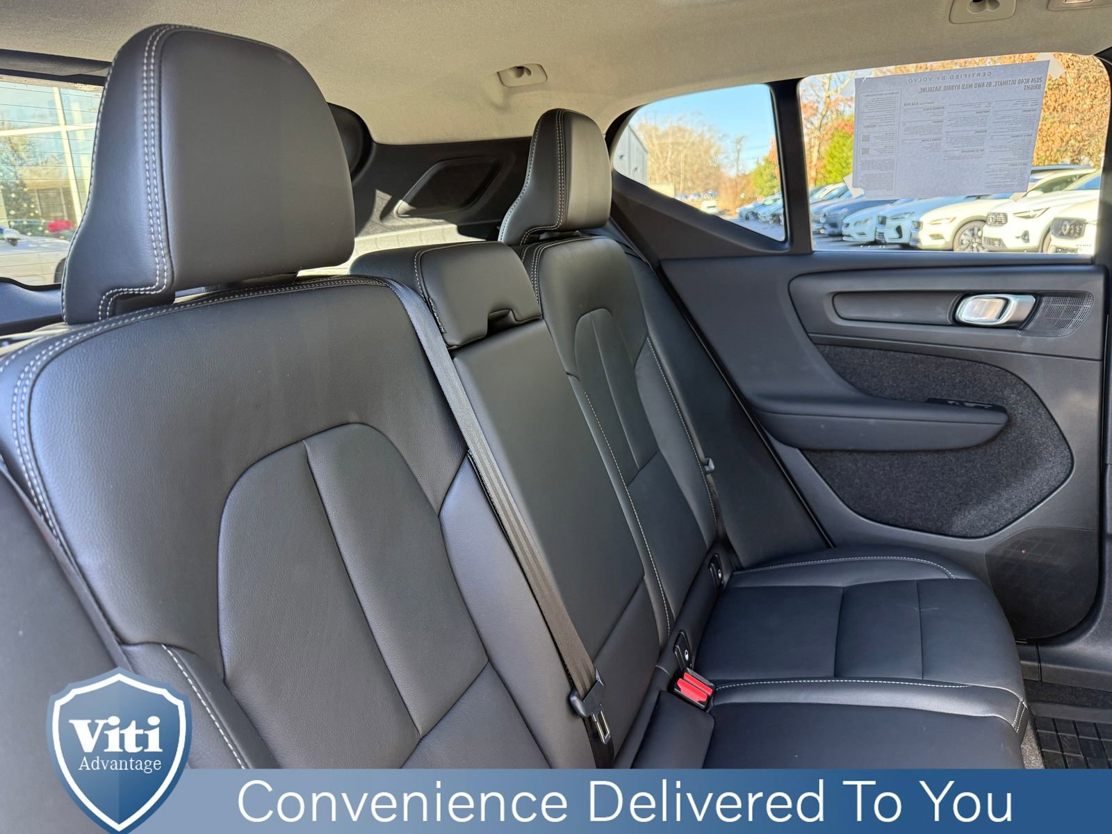 Certified 2024 Volvo XC40 B5 Ultimate w/ Protection Package Premier image 28