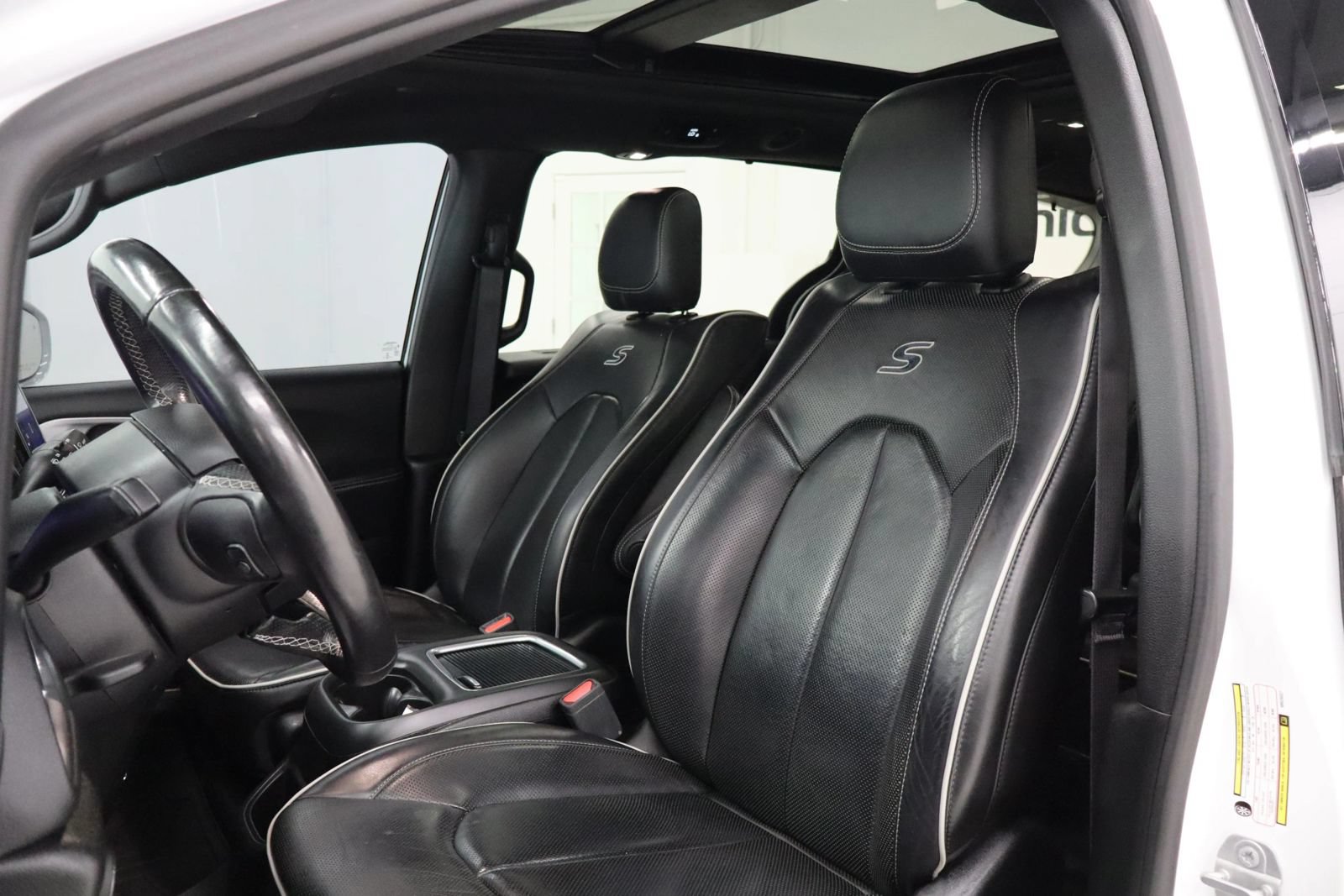 Used 2019 Chrysler Pacifica Limited w/ Advanced Safetytec Group FWD image 13