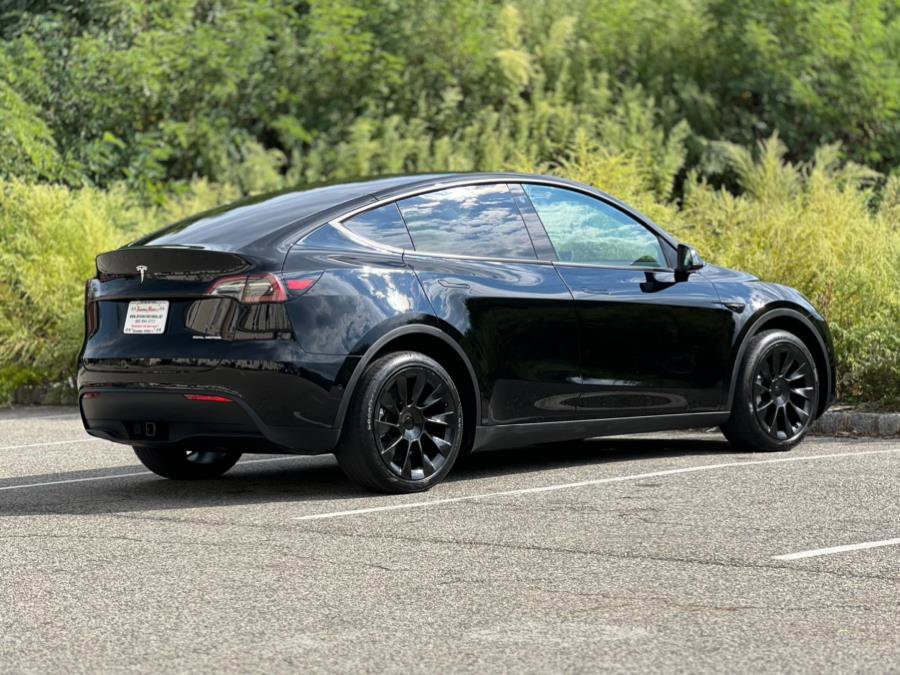 Used 2022 Tesla Model Y Long Range image 9
