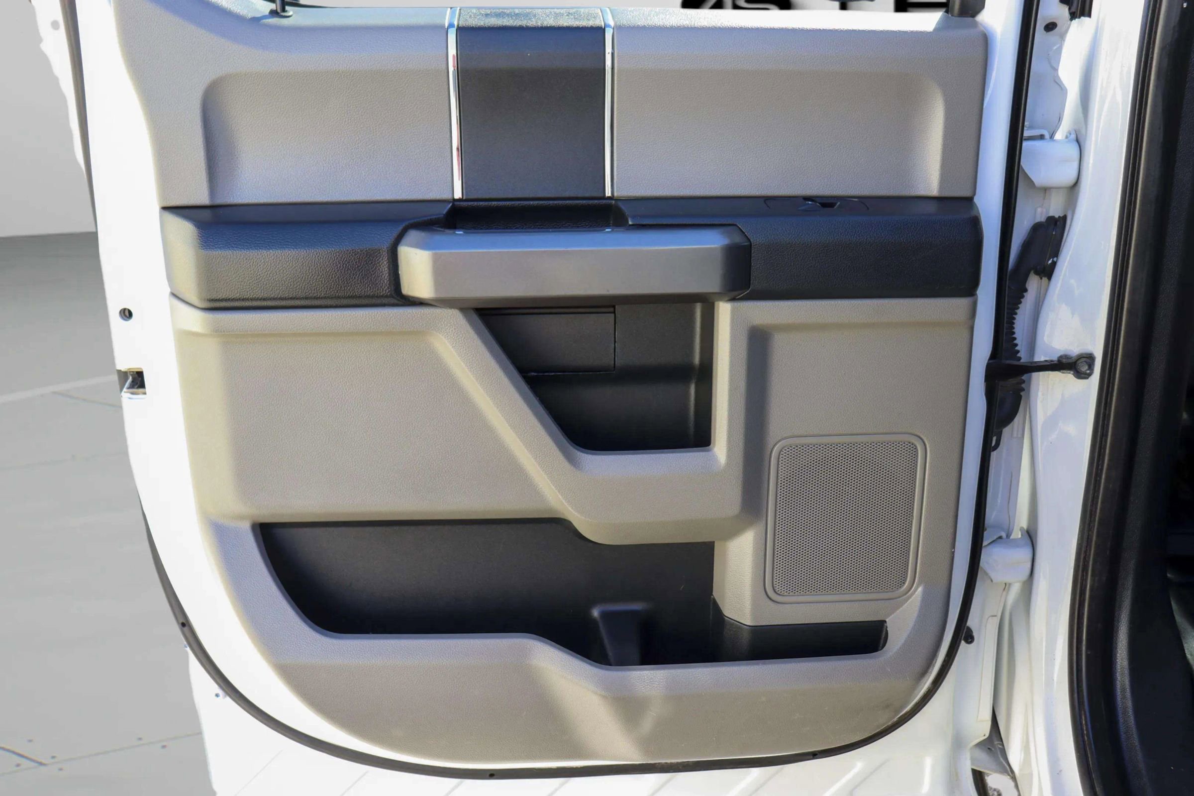 Used 2019 Ford F150 XLT w/ Trailer Tow Package image 25