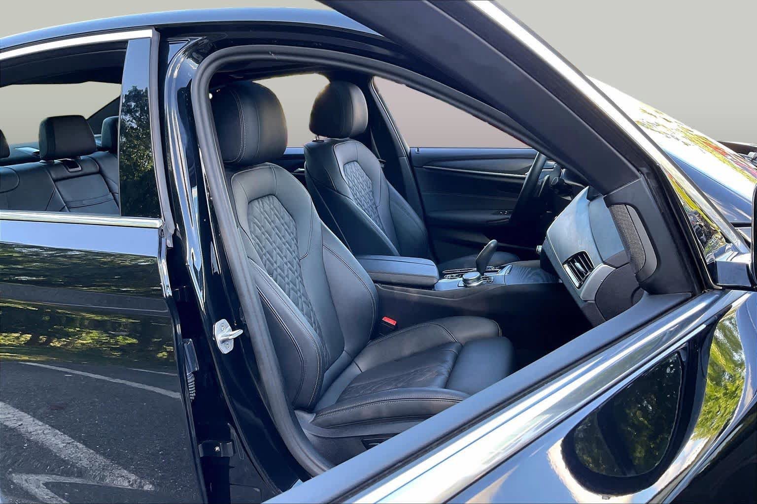Used 2023 BMW 530i xDrive w/ Premium Package AWD/4WD image 8