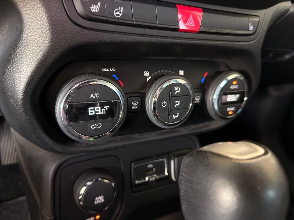Used 2016 Jeep Renegade Limited AWD/4WD image 44
