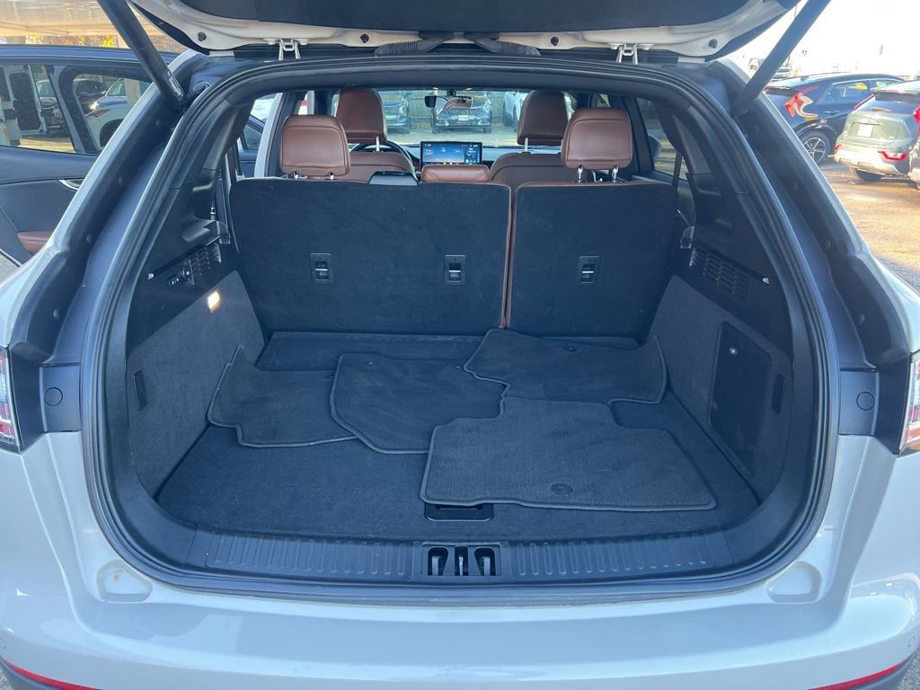 Used 2022 Lincoln Nautilus Reserve image 12