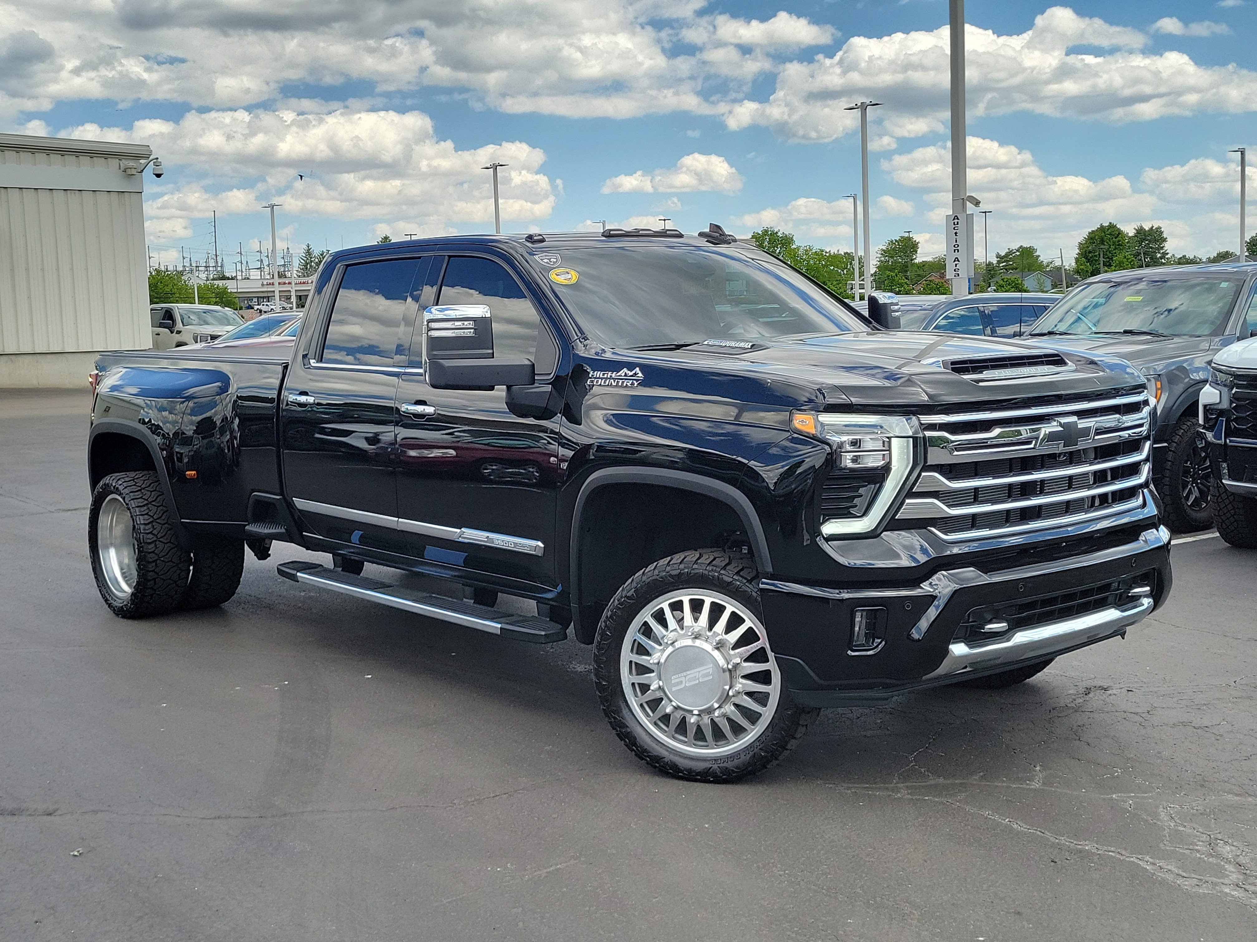 Used 2025 Chevrolet Silverado 3500 High Country w/ High Country Premium Package AWD/4WD image 32
