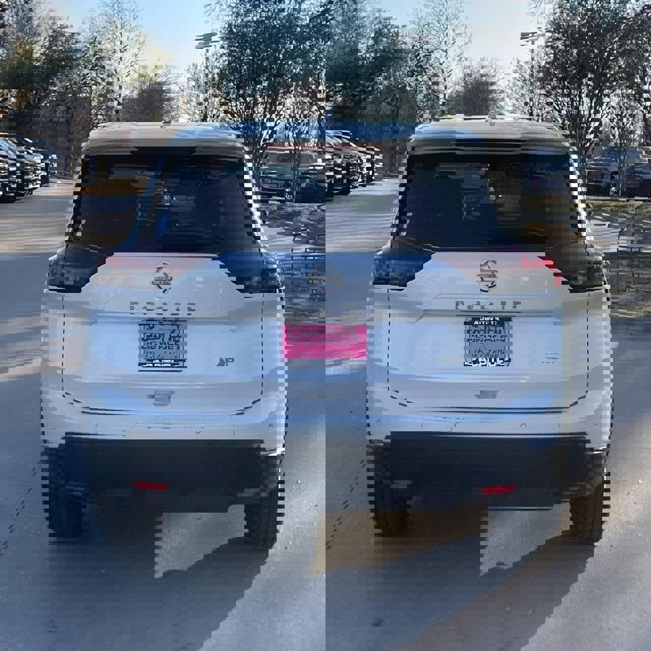 Used 2025 Nissan Rogue SV image 5