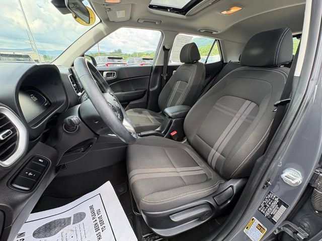 Used 2023 Hyundai Venue SEL FWD image 24