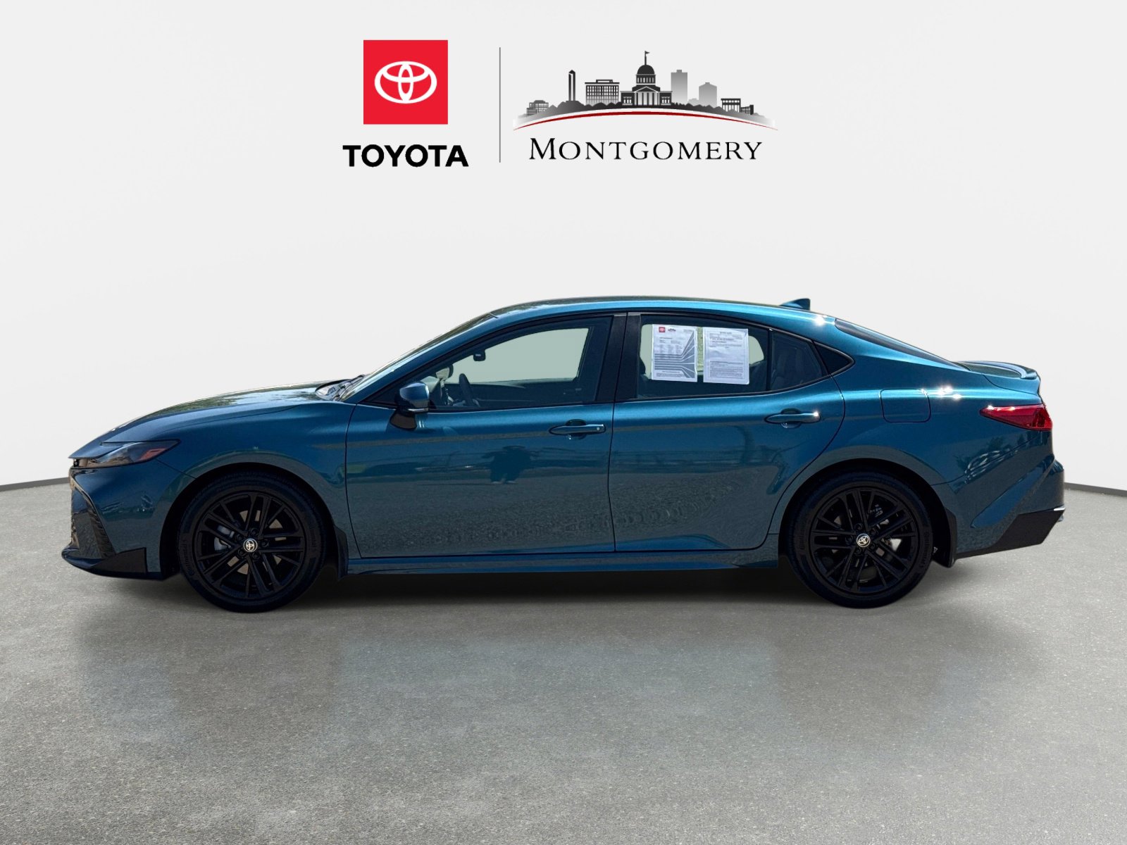 Used 2025 Toyota Camry SE FWD image 6