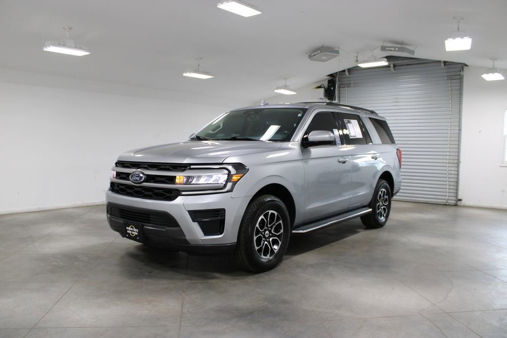 Used 2022 Ford Expedition XLT image 4