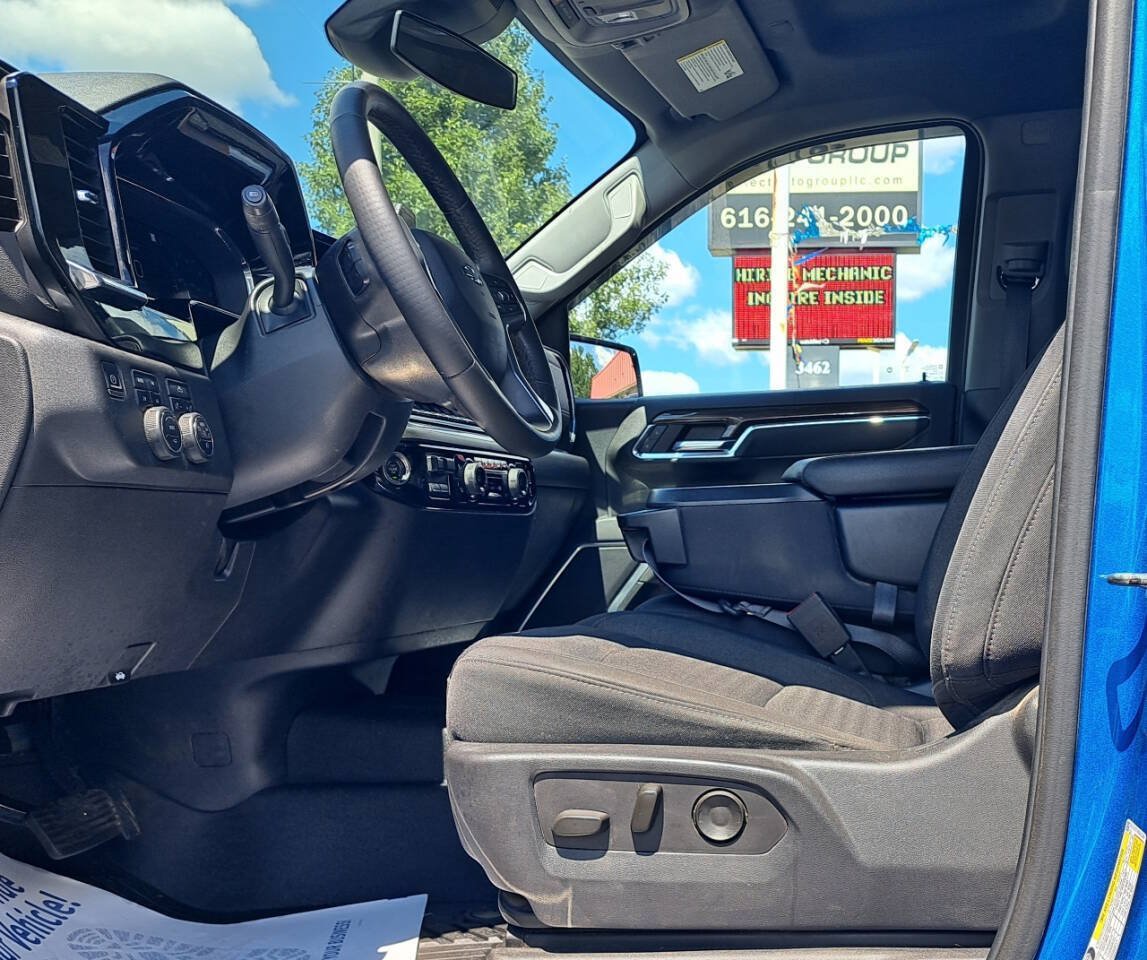 Used 2022 Chevrolet Silverado 1500 RST AWD/4WD image 6