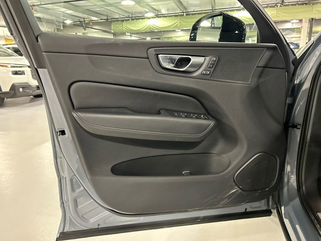 Certified 2024 Volvo XC60 B5 Core w/ Protection Package Premier image 9