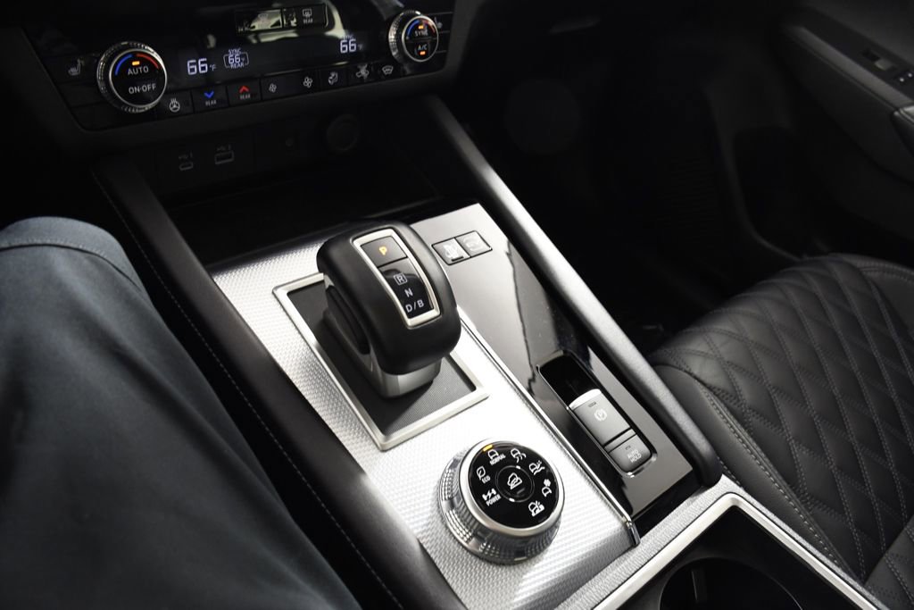 Used 2023 Mitsubishi Outlander SEL image 32