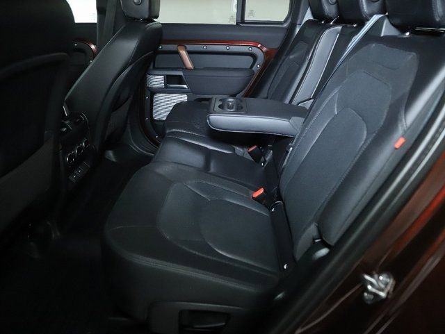 Used 2023 Land Rover Defender 130 X-Dynamic SE AWD/4WD image 30