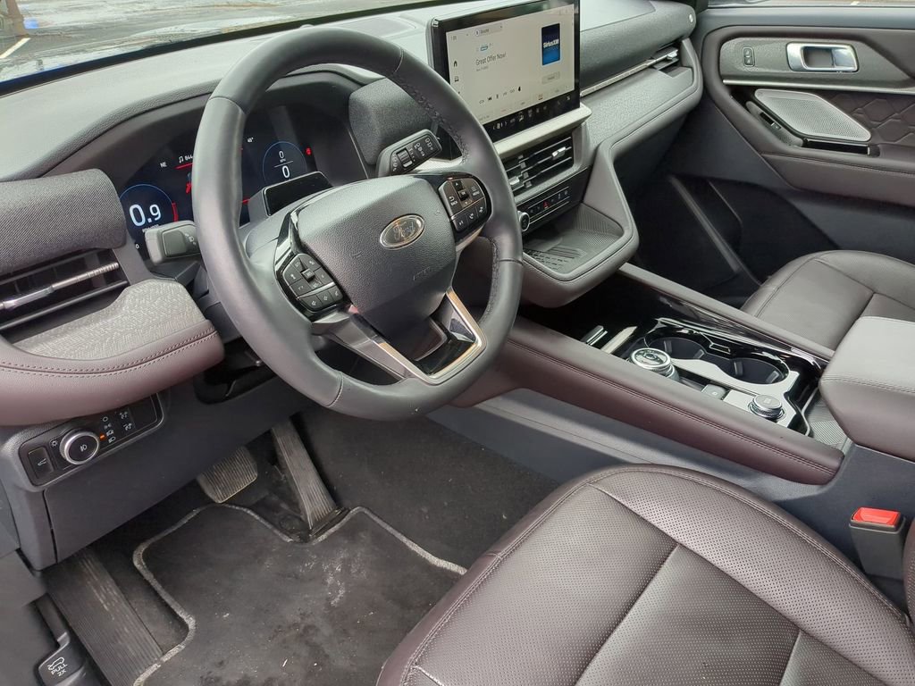 Used 2025 Ford Explorer Platinum w/ LUX Leather Package image 15