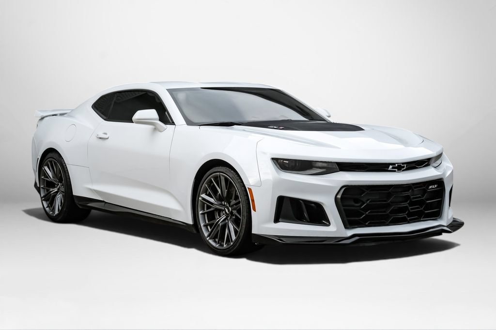 Used 2018 Chevrolet Camaro ZL1 RWD image 4