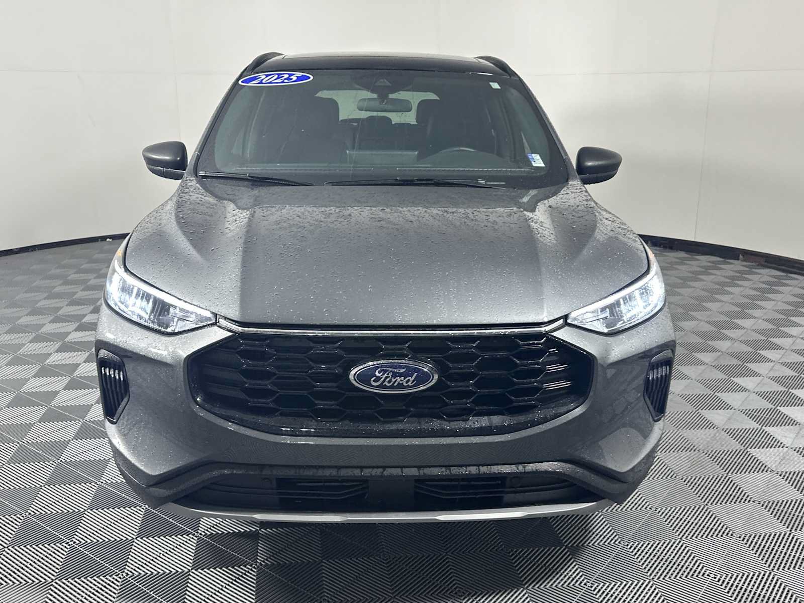 Used 2025 Ford Escape ST-Line w/ Tech Pack #1 FWD image 2
