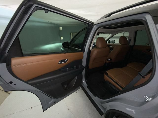 Used 2024 Nissan Pathfinder Platinum w/ Cargo Package AWD/4WD image 23