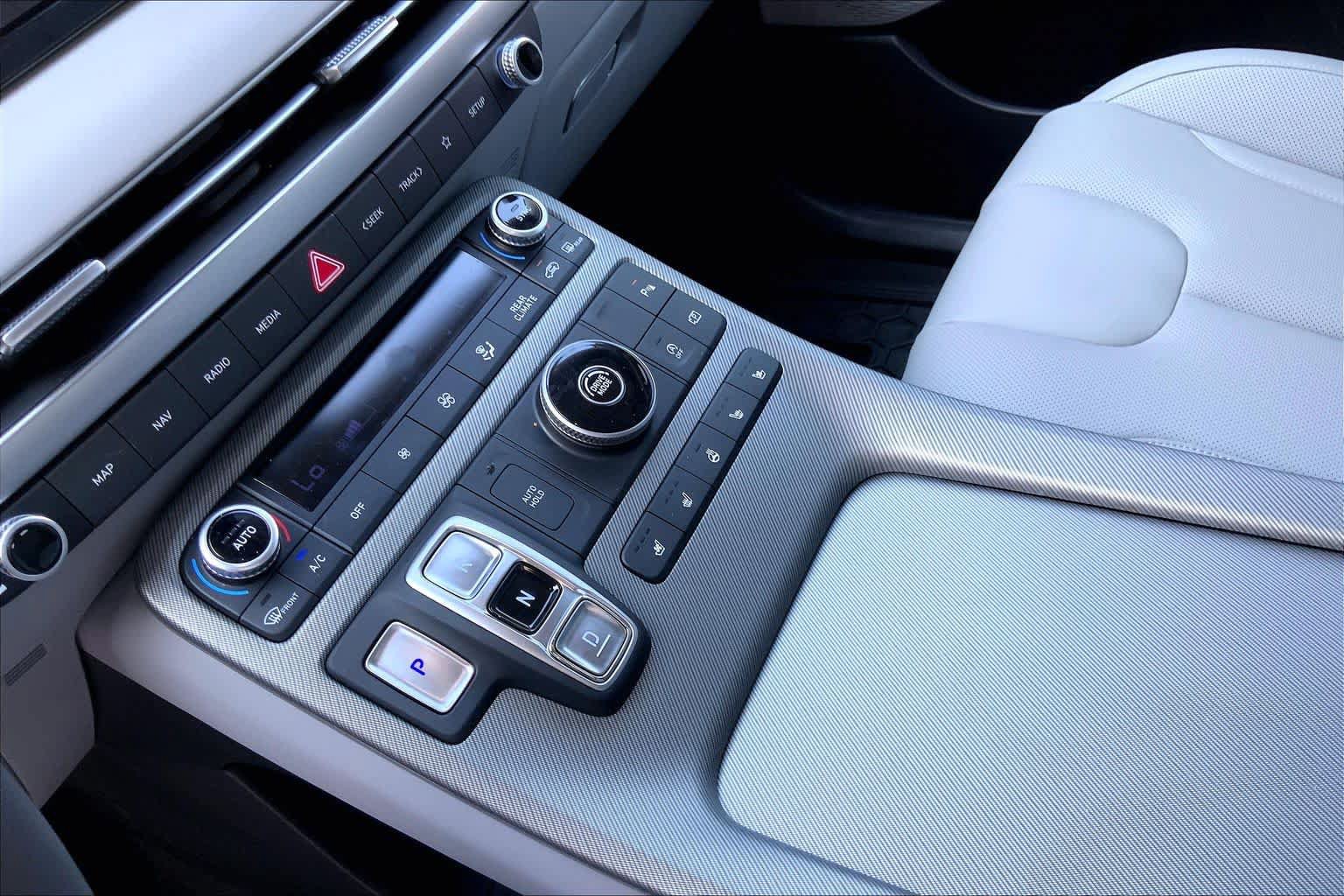 Used 2025 Hyundai Palisade SEL FWD image 16