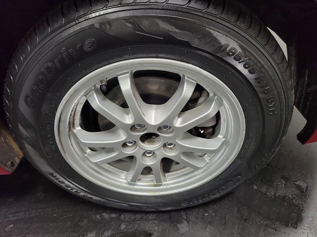 Used 2016 Toyota Prius Three image 10