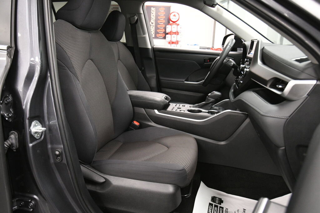 Certified 2024 Toyota Highlander LE image 27