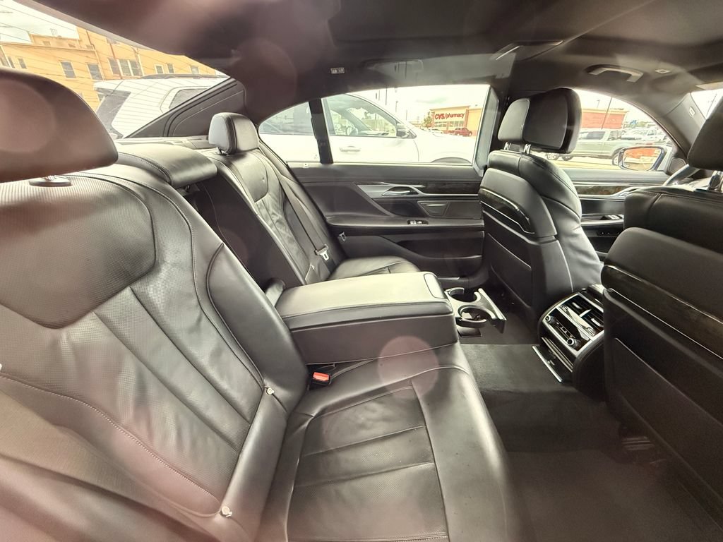 Used 2020 BMW 740i w/ M Sport Package RWD image 19