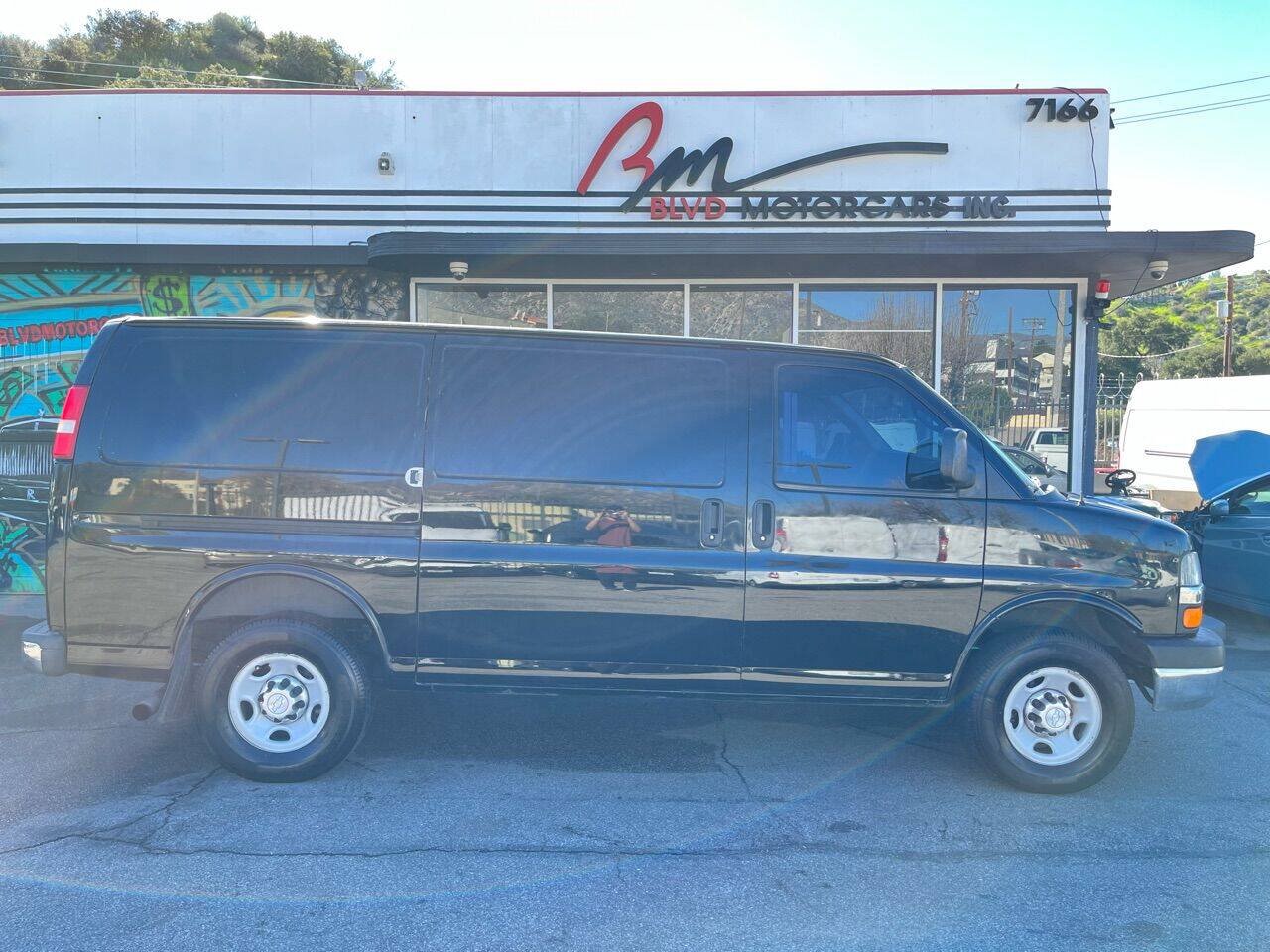 Used 2015 Chevrolet Express 2500 RWD image 4