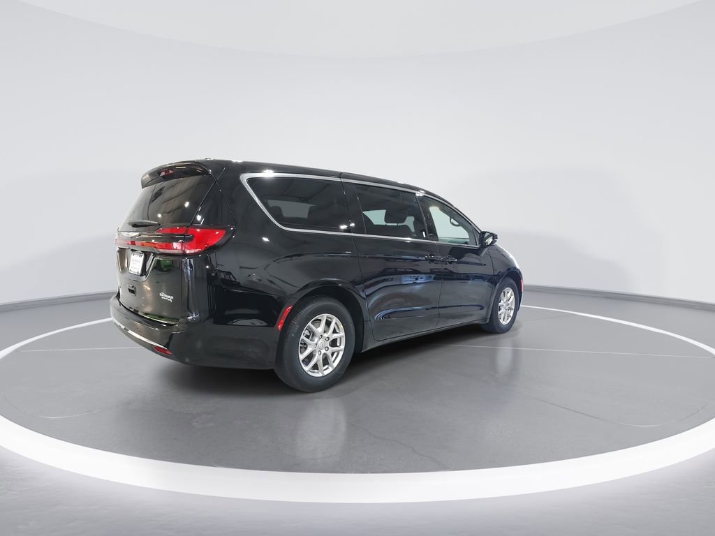 New 2026 Chrysler Pacifica Select image 8