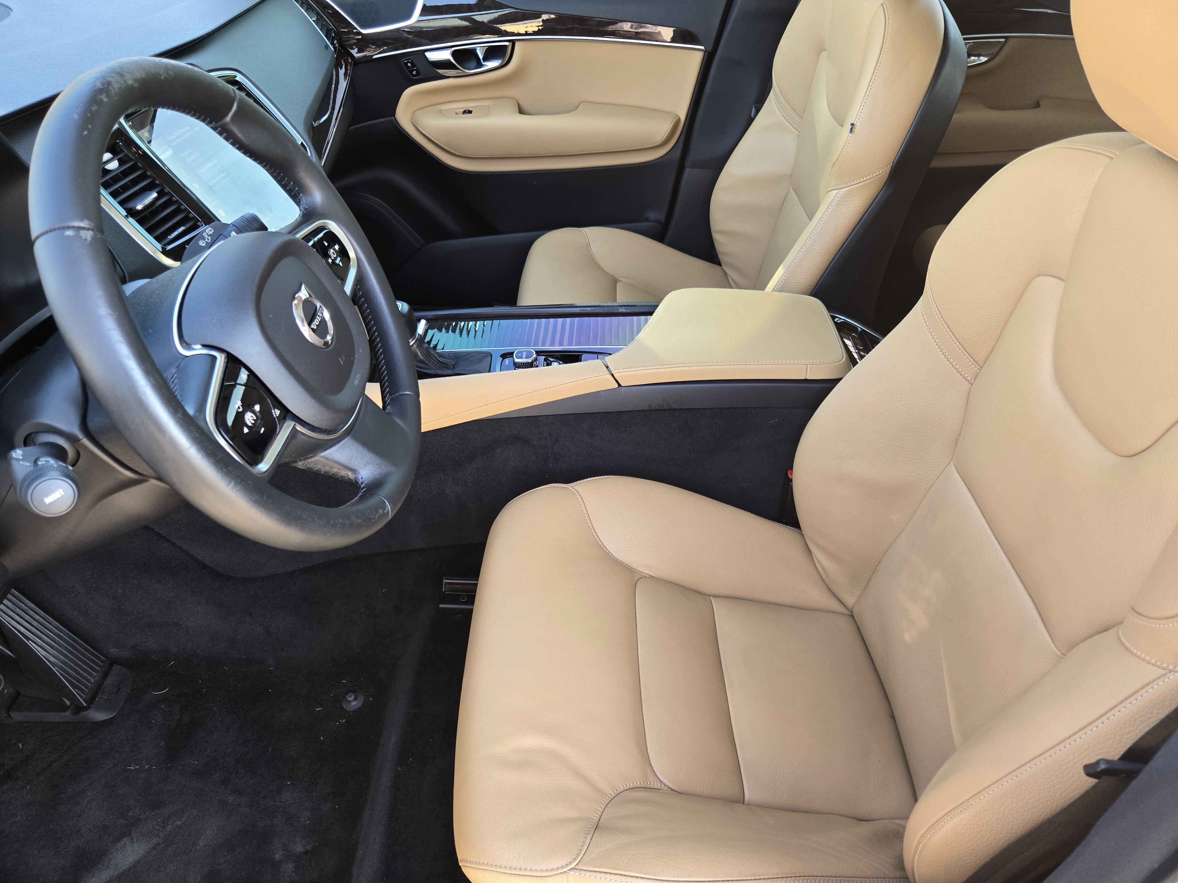 Used 2016 Volvo XC90 T6 Momentum w/ Momentum Plus Package AWD/4WD image 9