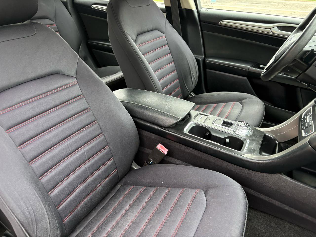 Used 2017 Ford Fusion SE w/ Fusion SE Technology Package image 25