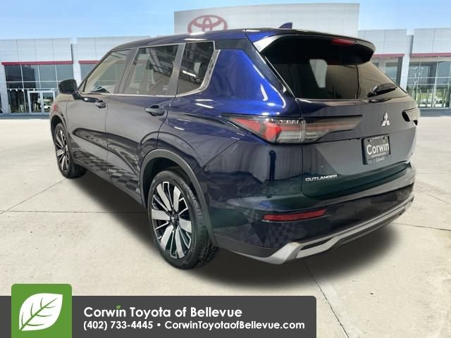 Used 2025 Mitsubishi Outlander SE image 3