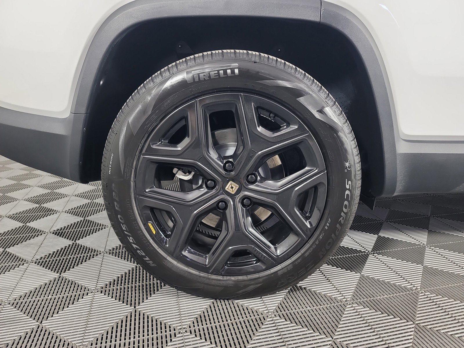 Used 2024 Rivian R1S Adventure AWD/4WD image 12