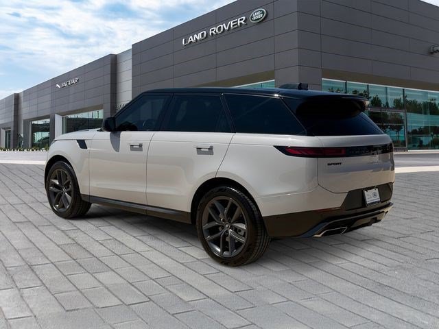 Used 2024 Land Rover Range Rover Sport SE AWD/4WD image 3