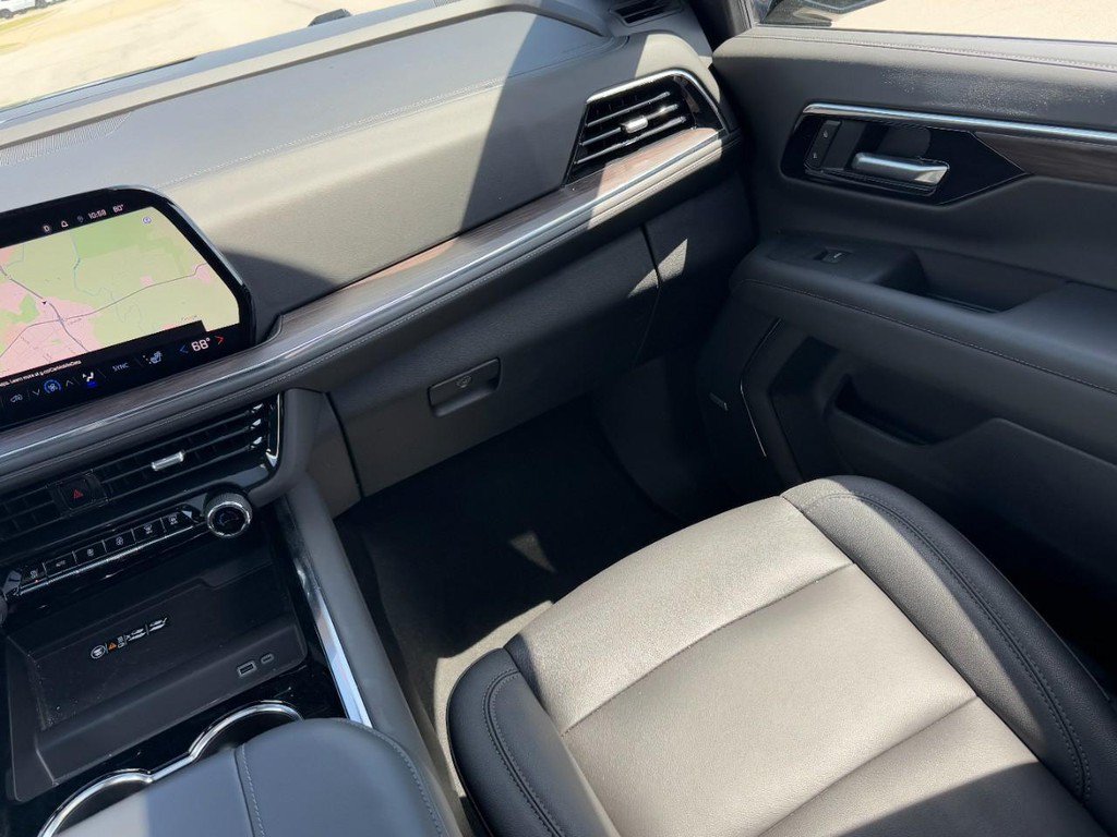 Used 2025 Chevrolet Tahoe Z71 w/ Comfort Package AWD/4WD image 19