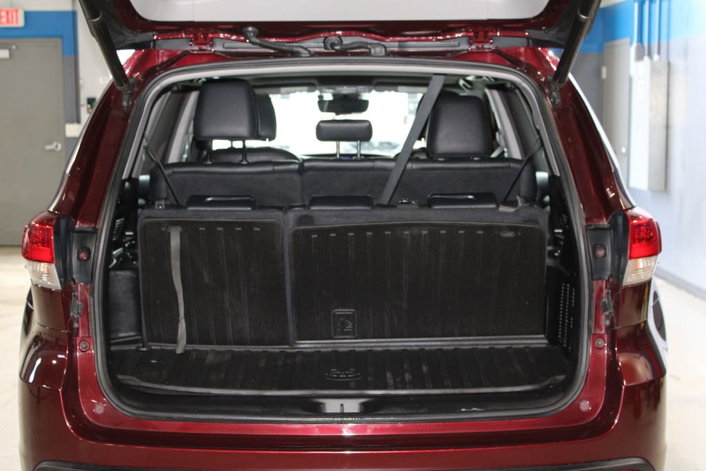 Used 2019 Toyota Highlander XLE image 45