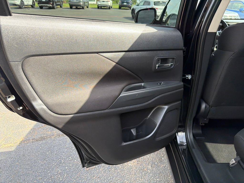 Used 2020 Mitsubishi Outlander SE AWD/4WD image 27
