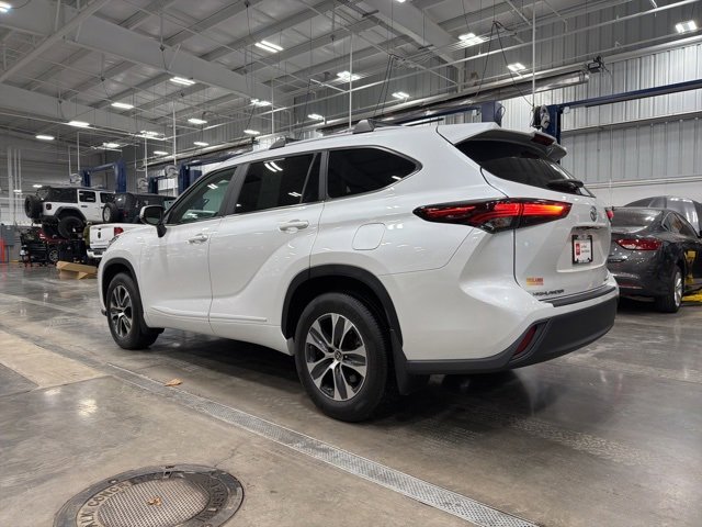 Certified 2024 Toyota Highlander AWD image 5