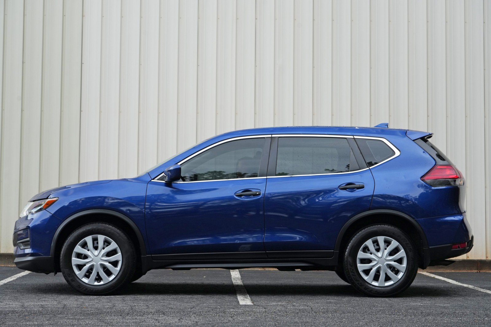Used 2017 Nissan Rogue S AWD/4WD image 8