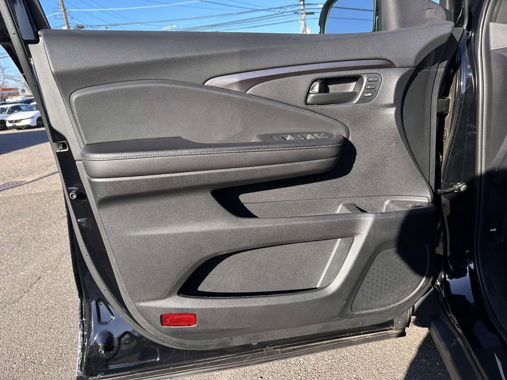 Used 2025 Honda Passport EX-L image 8