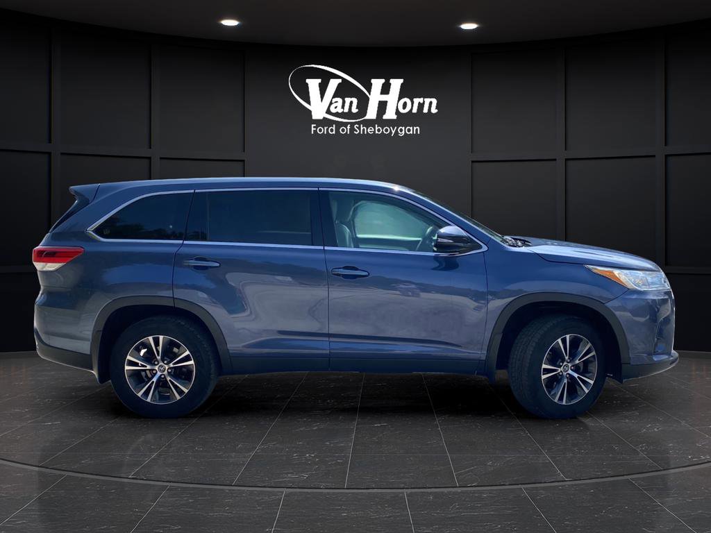 Used 2019 Toyota Highlander LE AWD/4WD image 8