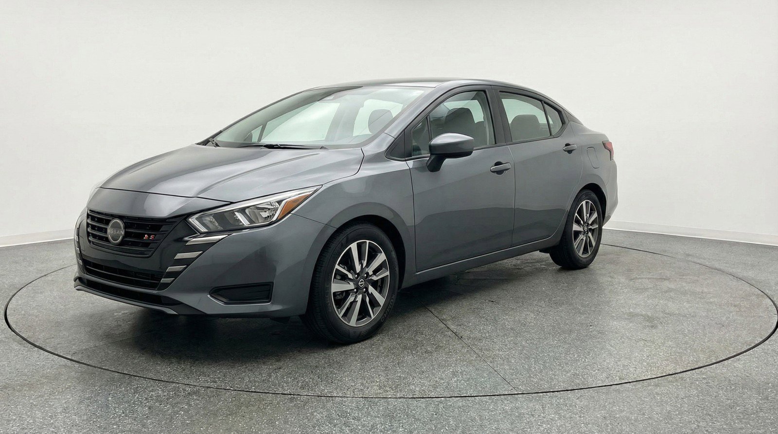 Used 2025 Nissan Versa SV image 3