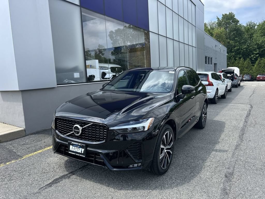 Certified 2023 Volvo XC60 B5 Plus w/ Climate Package AWD/4WD image 4