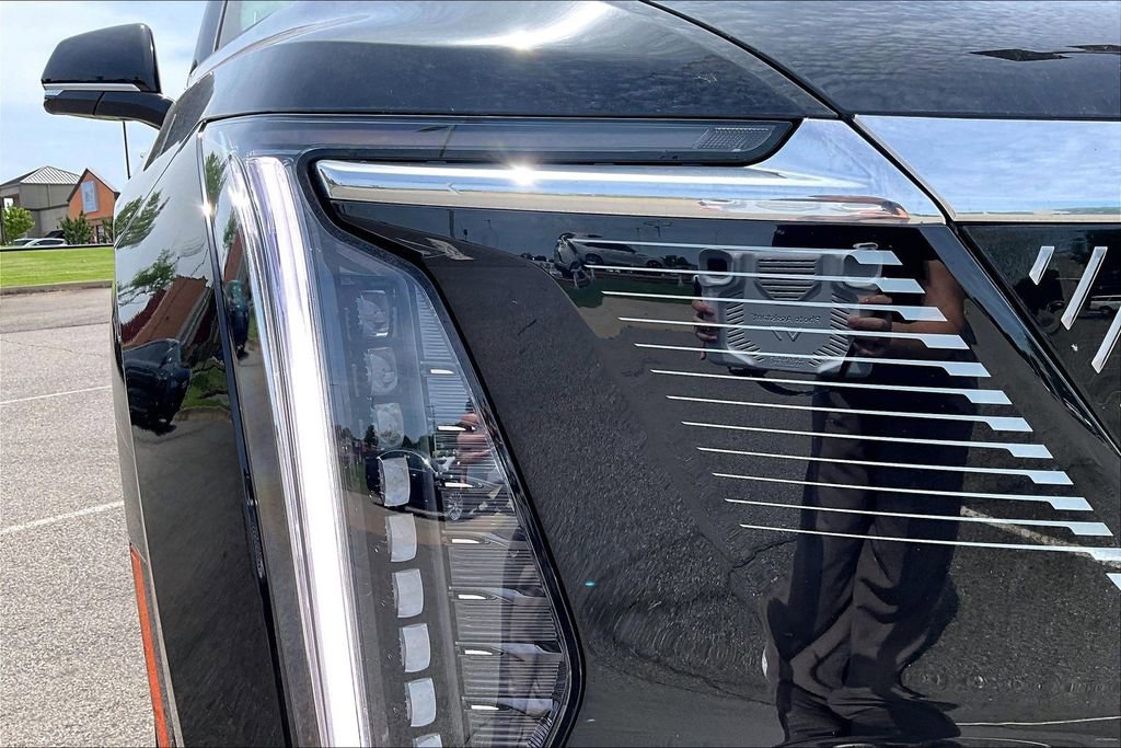 Used 2025 Cadillac Escalade IQ Luxury 2 AWD/4WD image 32