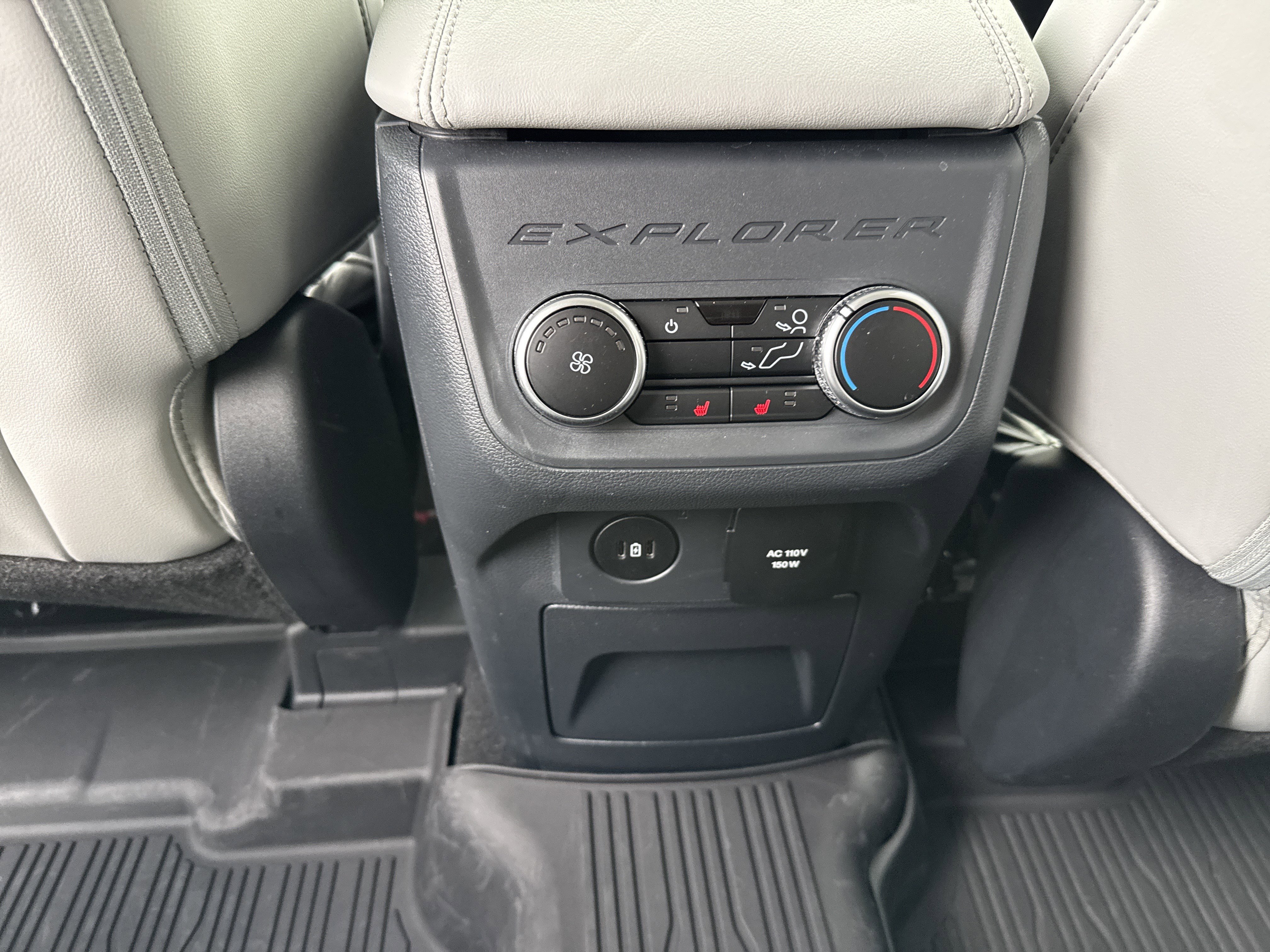 Used 2025 Ford Explorer Platinum w/ Ultimate Package image 22
